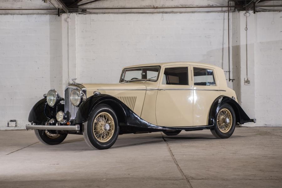  Bentley 4&frac14;-Litre Saloon by Mann Egerton 1937 года  (фото 1 из 31)
